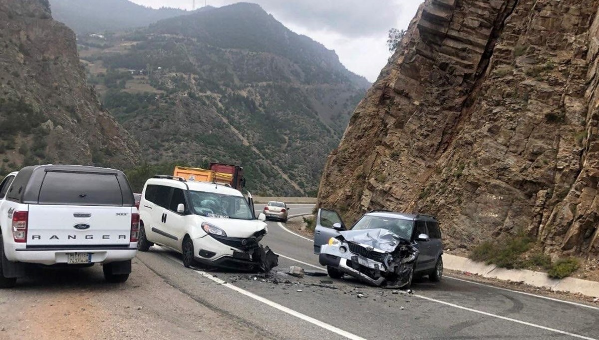 Gümüşhane'de trafik kazası: 4 yaralı Gümüşhane'de trafik kazası: 4 yaralı