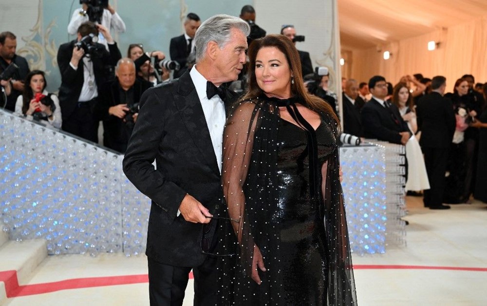 Pierce Brosnan ile Keely Shaye Smith'in oğlu Paris mezun oldu - 5