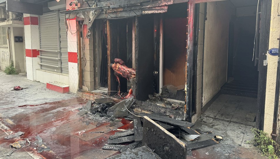 İzmir’de korku evinde korku dolu anlar: Polis kundaklamadan
şüpheleniyor