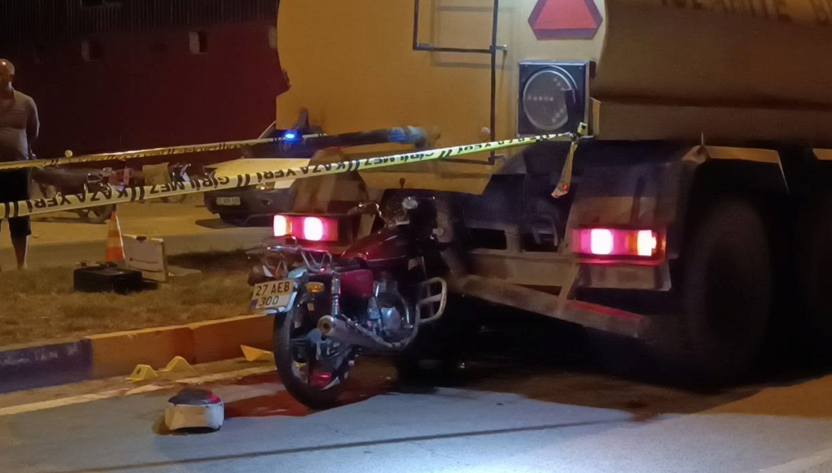 Sulama aracına çarpan motosikletli genç hayatını kaybetti Sulama aracına çarpan motosikletli genç hayatını kaybetti