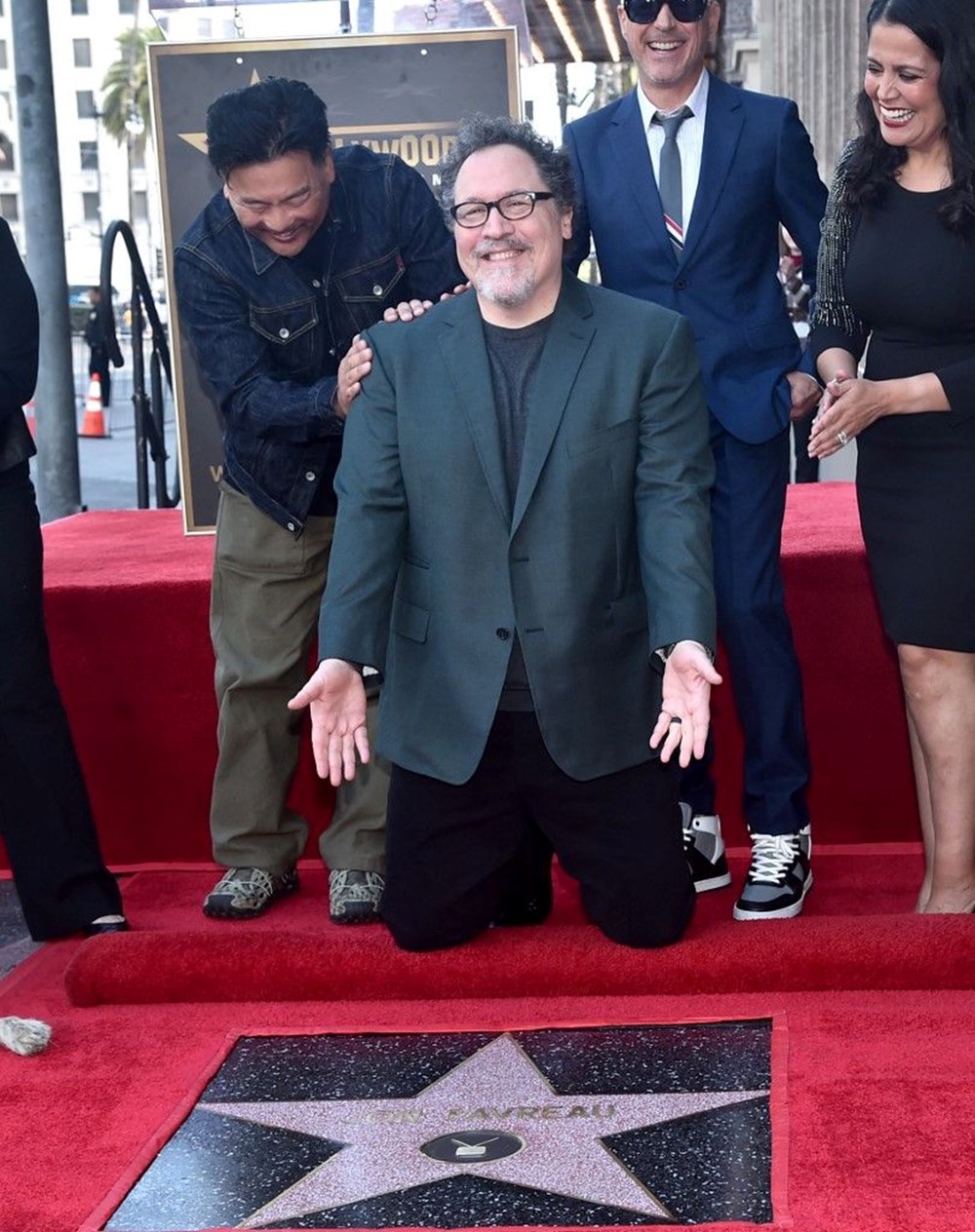 Robert Downey Jr'ın sakızı 55 bin dolara satışa çıkarıldı - 2