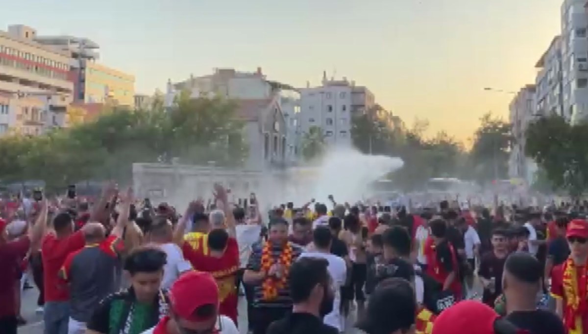 Maç öncesinde sokaklar karıştı