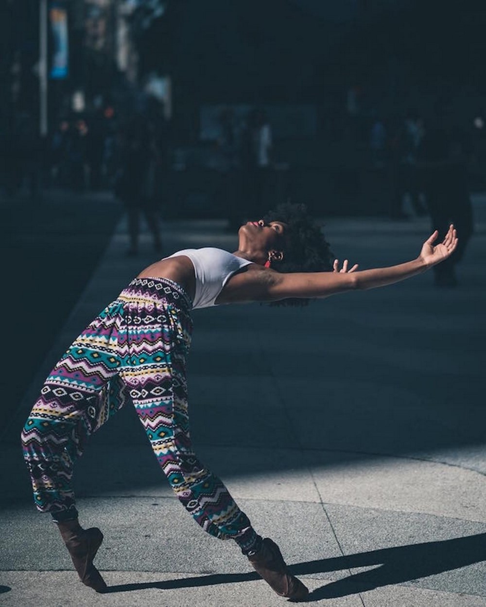 Нестандартные движения. Фотограф Омар Роблес балет. Современные танцы. Танцы Эстетика. Уличные танцоры.