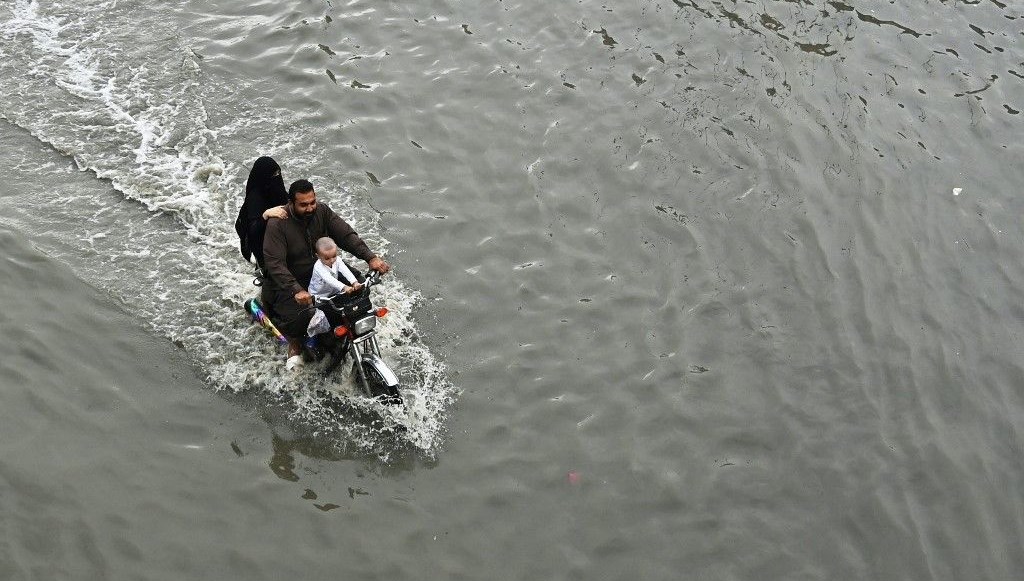 Pakistan'da tahliye çalışmaları devam ediyor