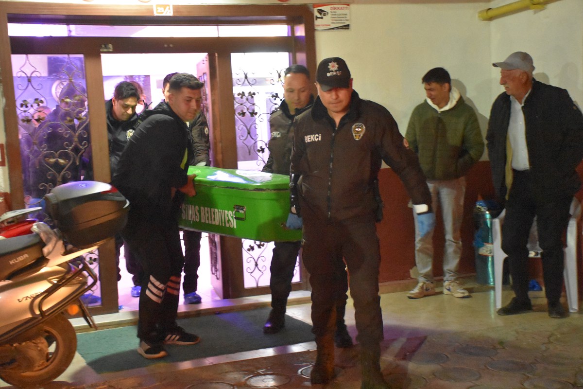 Kardeşlerin cansız bedenleri morga kaldırıldı Kardeşlerin cansız bedenleri morga kaldırıldı