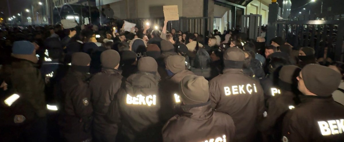 Öğrenciler protesto gösterisi düzenledi