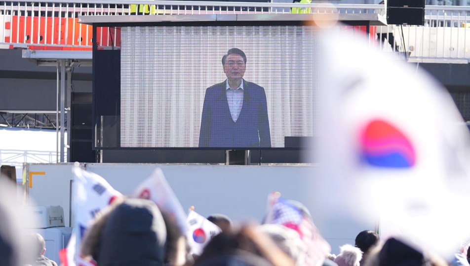 Azledilen devlet başkanı halktan özür diledi: "Beklentilerinize karşılık veremedim"