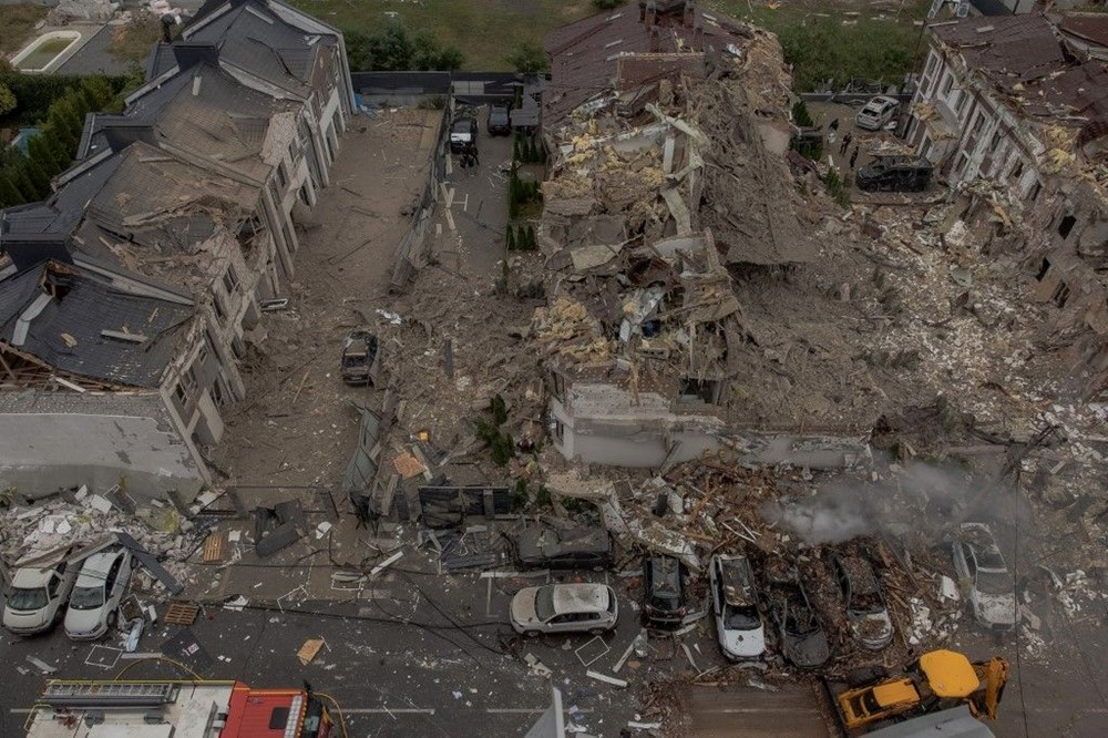 Kiev'e bombalar yağdı: 12 saatlik saldırı şehri harap etti - 7