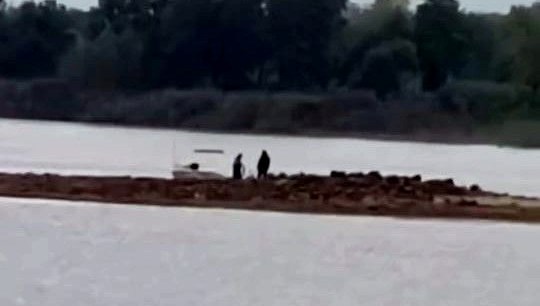 Sapanca Gölü'nde sular çekilince tarihi taş yapı ortaya çıktı