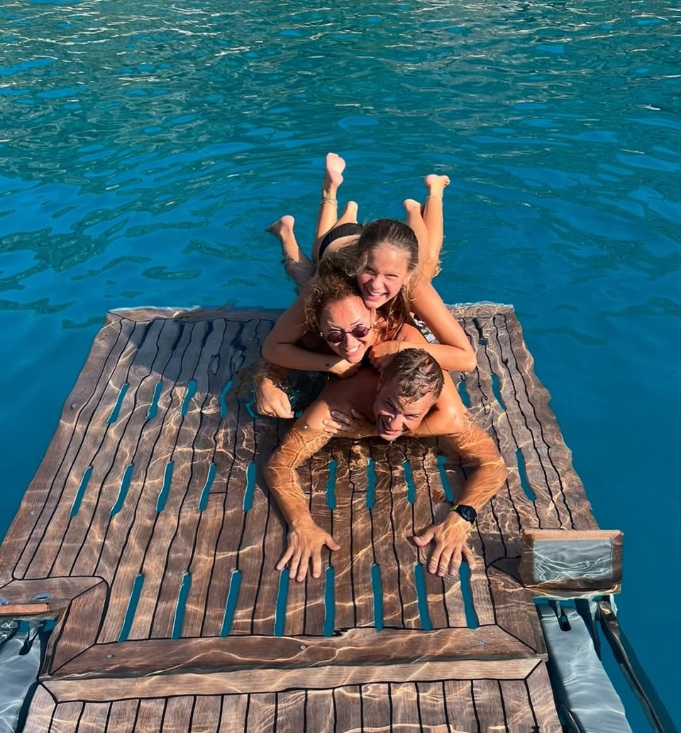 Pınar Altuğ'dan mutlu aile pozu - 1