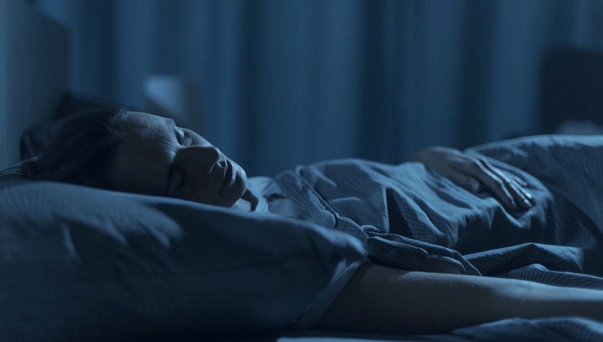 Karanlıkta uyuyunca vücutta ne olur?