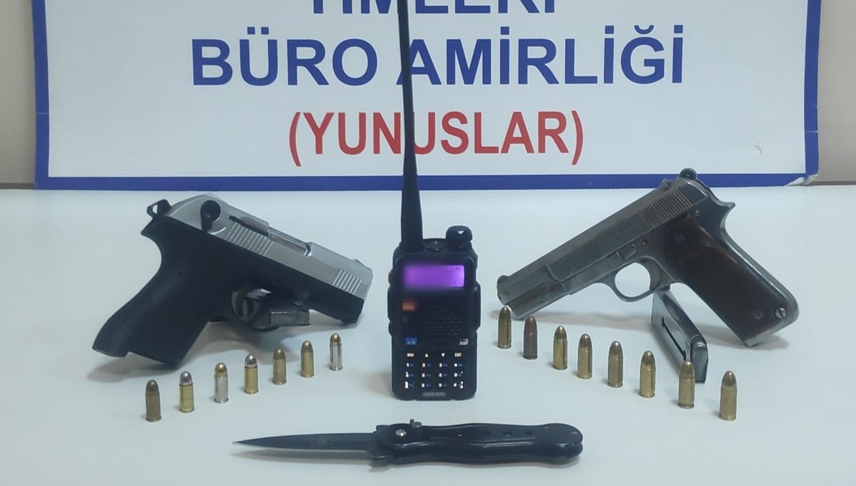 Kütahya'da şüphelilerin otomobilinde polis telsizi ve siren bulundu