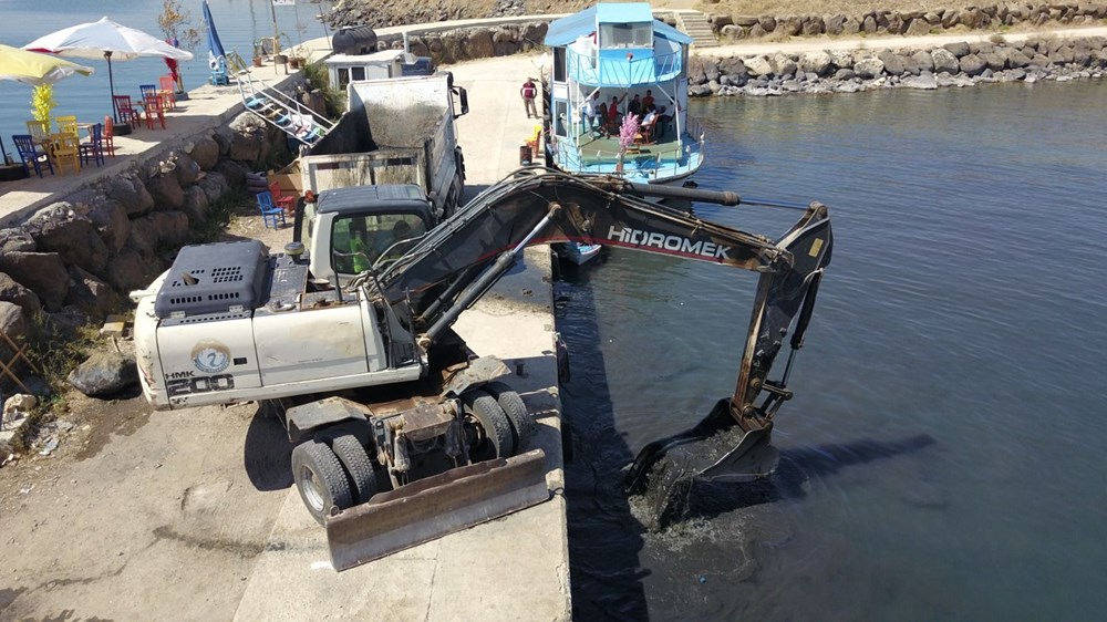 Van Gölü'nde kuraklık: Teknelere iş makineleri yol açtı - 2