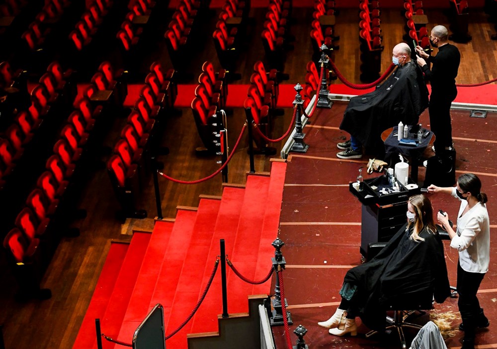 Covid önlemleri tepkisi: Hollanda’da tiyatro ve konser salonları güzellik salonu oldu - 4