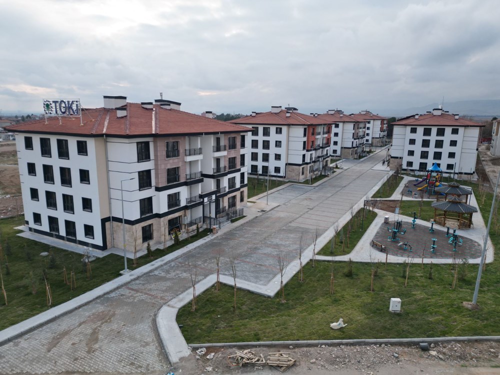 Depremin 1. yılında 46 bin konut hak sahiplerine teslim ediliyor - 1