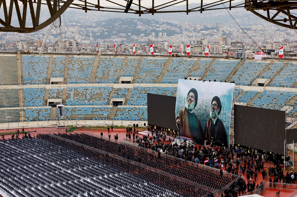 Lübnan'da tarihi tören: Nasrallah'ın cenazesi on binleri bir araya getirdi - 1