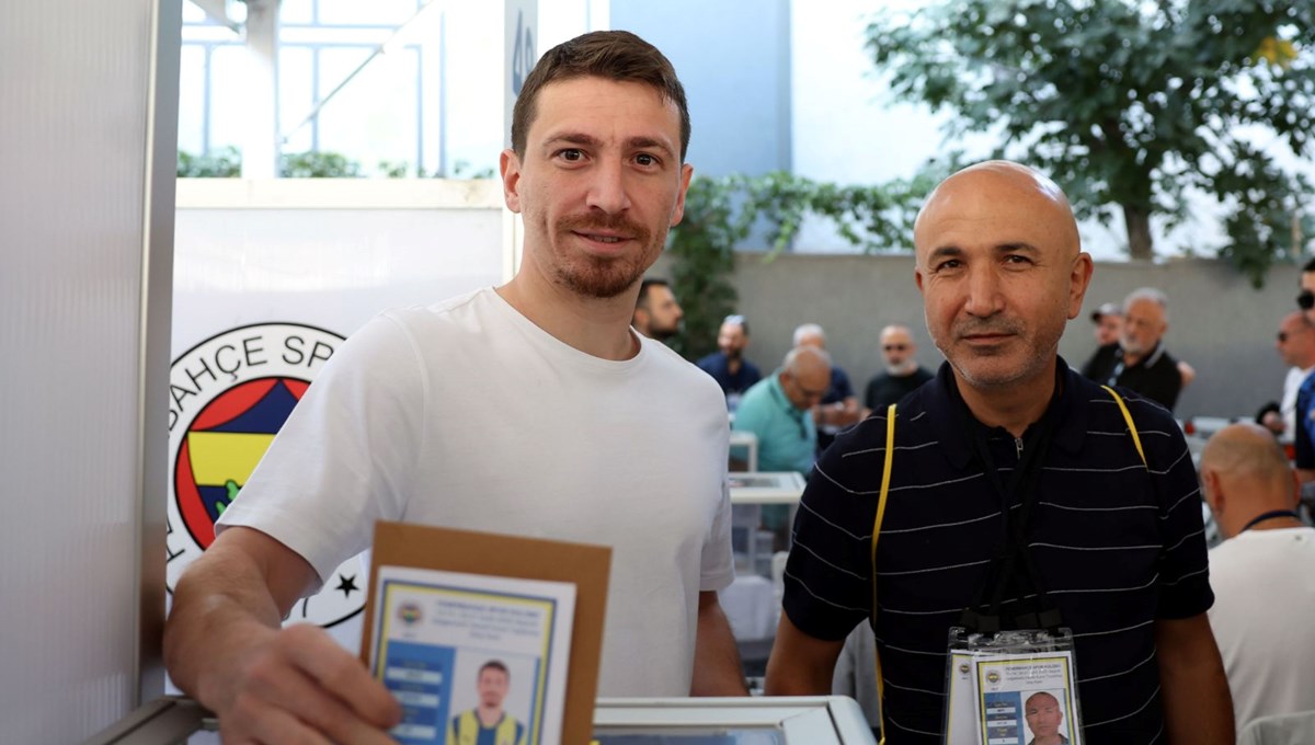 Mert Hakan Yandaş, seçimde oyunu kullandı