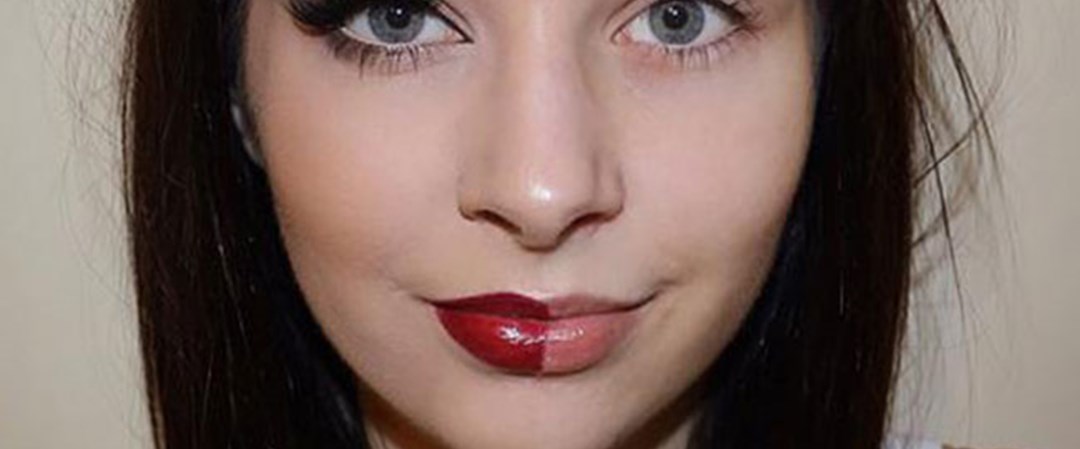 Девушка красится за рулем. Завуч накрашенная мем. Katycute. Девушка красится. Красися.