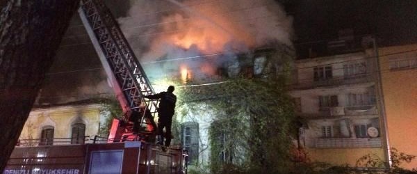 Sarayköy�deki tarihi evde yangın çıktı NTV