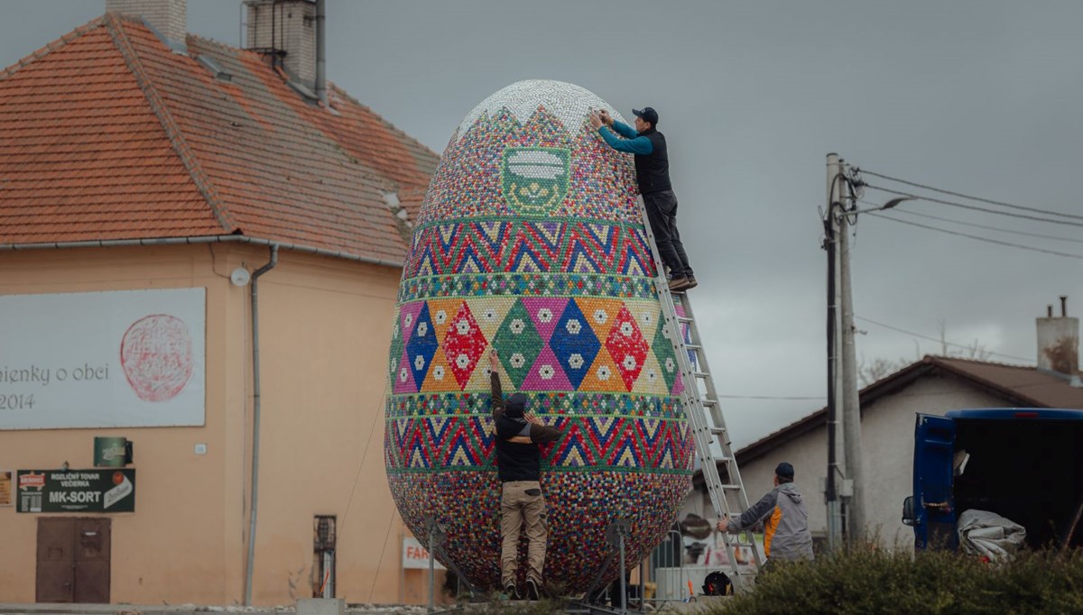 Dev paskalya yumurtası Slovakya'da sergilendi Dev paskalya yumurtası Slovakya'da sergilendi