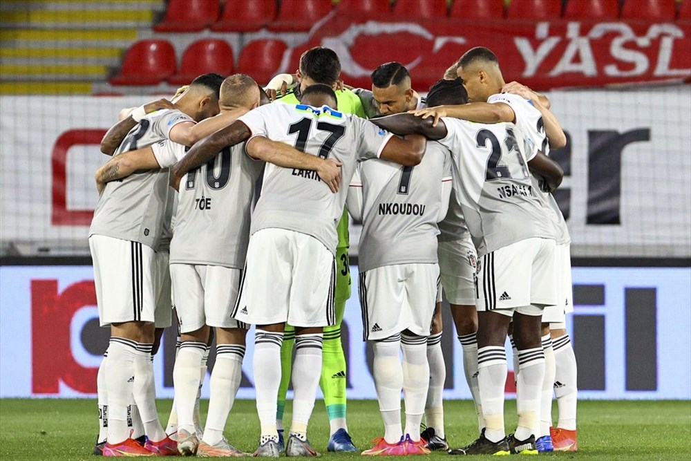 Süper Lig'in en uzun sezonunda şampiyon Beşiktaş (Nefes kesen final) - 1