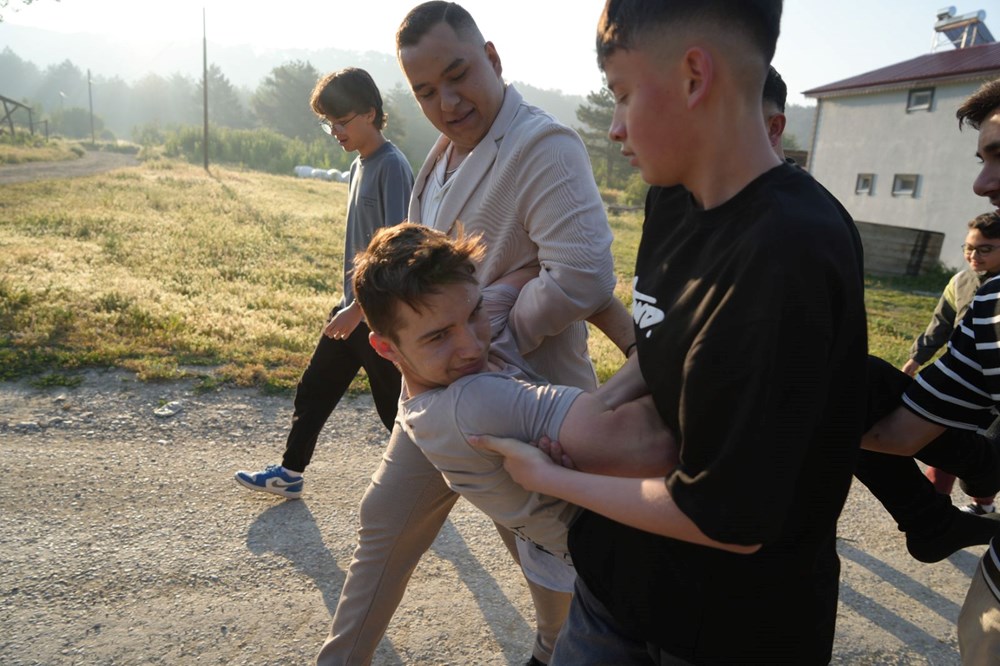 Yarım asırlık gelenek: Bayram namazına gelmeyeni buz gibi suda uyandırdılar - 1
