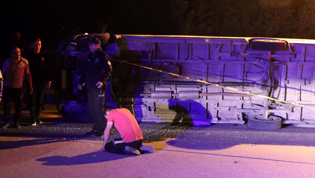 Uşak'ta tarım işçilerini taşıyan araç devrildi, 1 kişi öldü, 14 kişi yaralandı