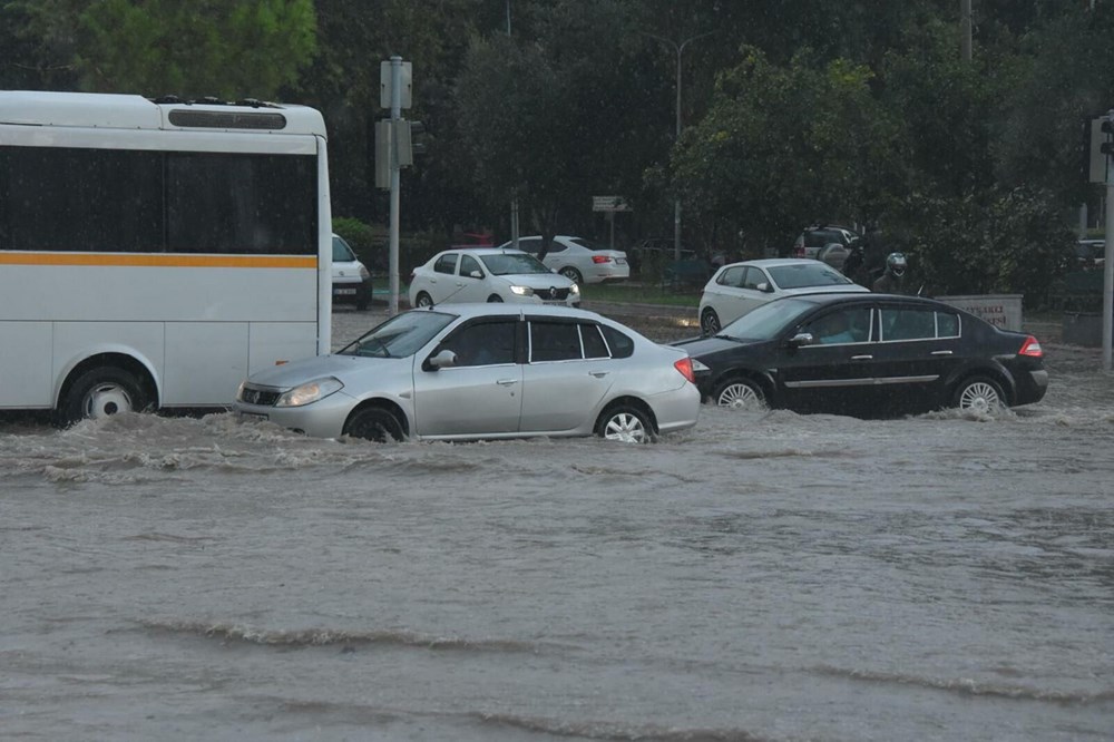 İzmir, Bursa ve Çanakkale'de sağanak etkili oldu - 11