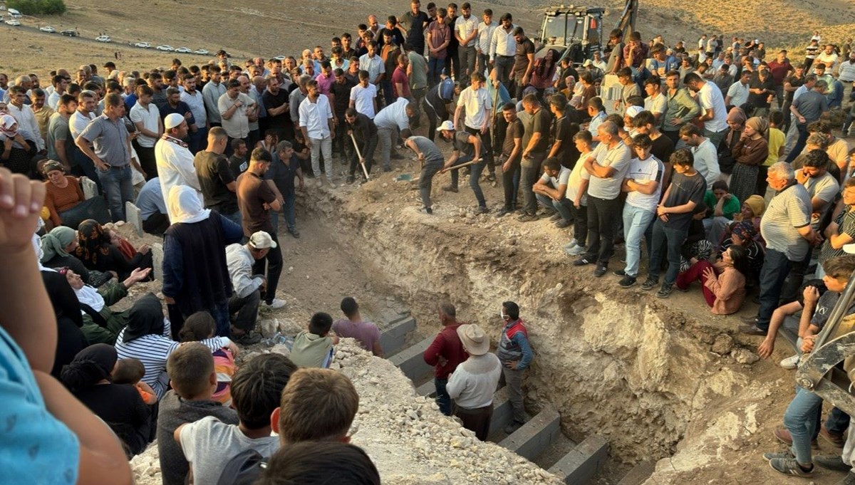 Anız yangınında hayatını kaybeden vatandaşlar toprağa verildi