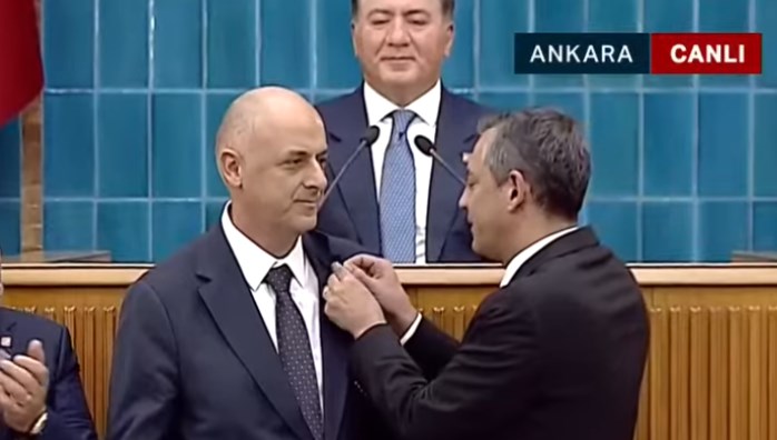 Ümit Özlale, CHP'ye katıldı