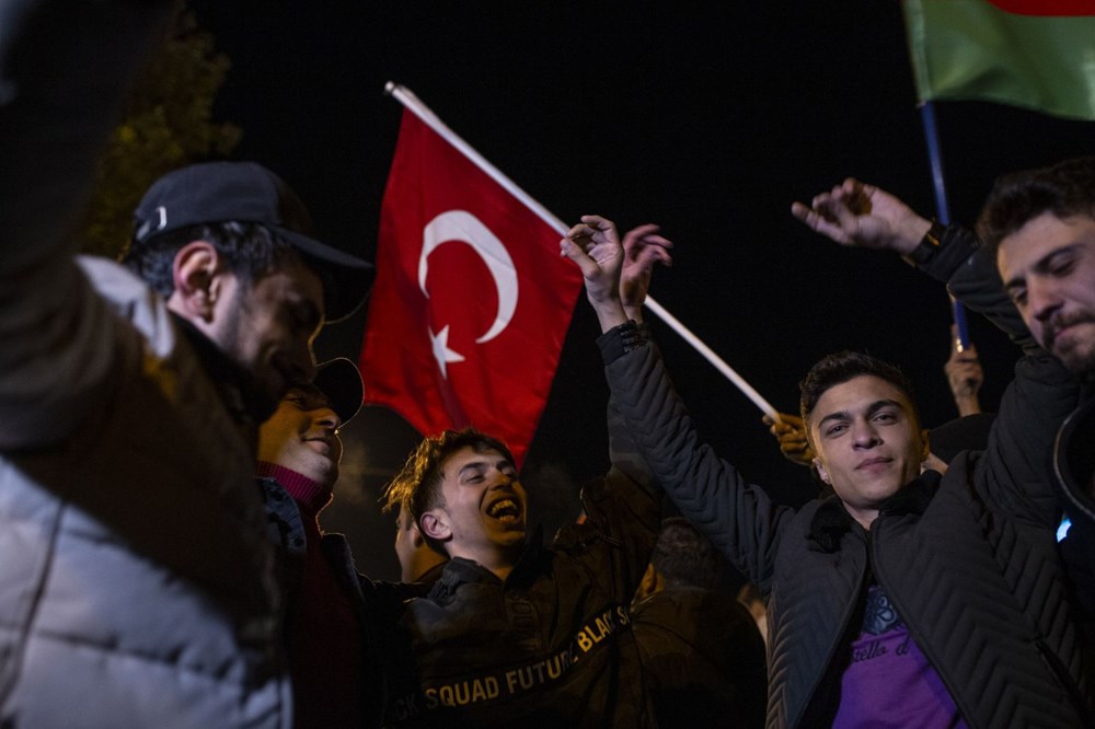 Azerbaycanlılar, Dağlık Karabağ'da varılan anlaşmayı coşkuyla kutluyor - 6