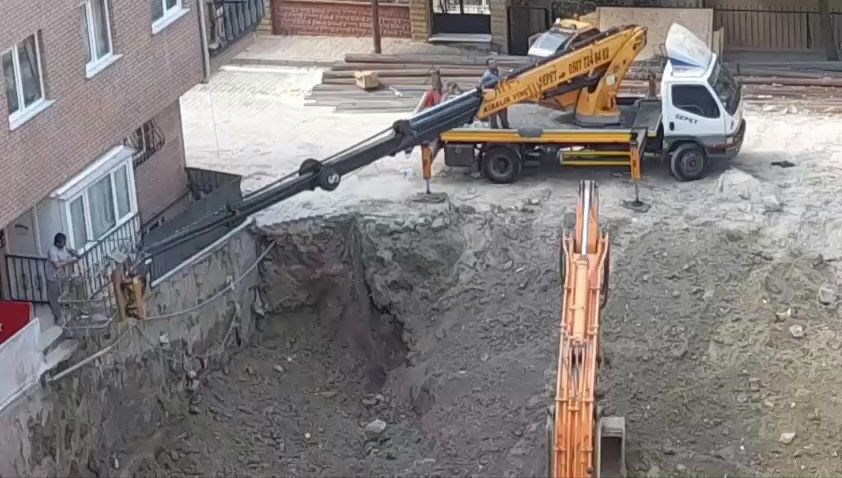 5 katlı binada korku dolu anlar