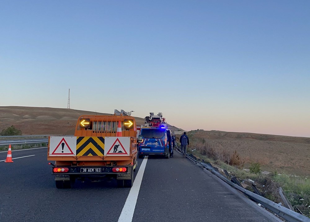 Niğde'de öğrencileri taşıyan otobüs devrildi: 2 kişi öldü, 5'i ağır 42 yaralı - 5