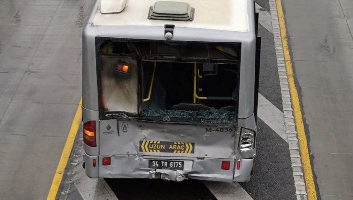 İstanbul'da iki metrobüs çarpıştı: Yaralılar var