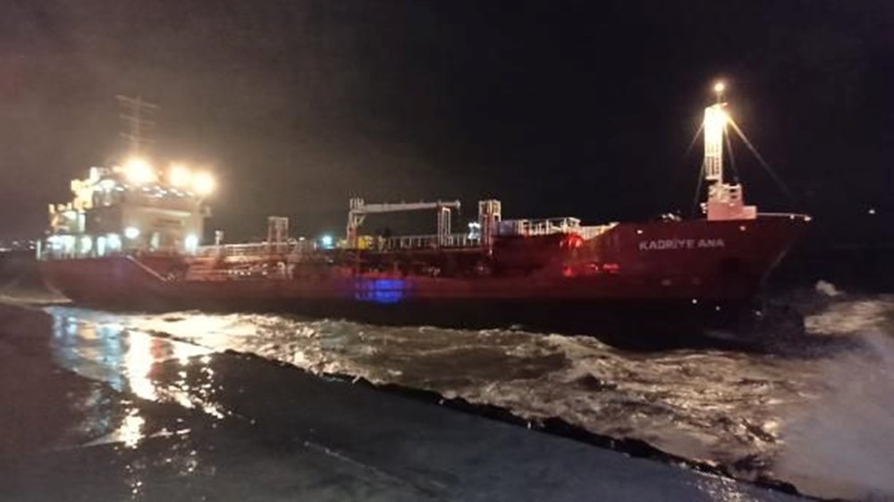 Fırtına birçok ilde etkili oldu: İstanbul'da gemi karaya oturdu - 5