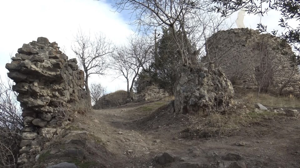 Tarihi Niksar Kalesi'nin yıkık surları yeniden yapılacak - 2