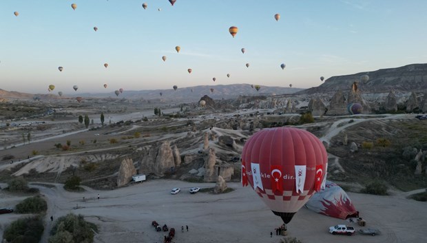 Gökyüzünde cumhuriyet coşkusu: Balonlar Türk bayrakları ve Atatürk posterleri ile havalandı – Son Dağıka Turkiye Haberleri
