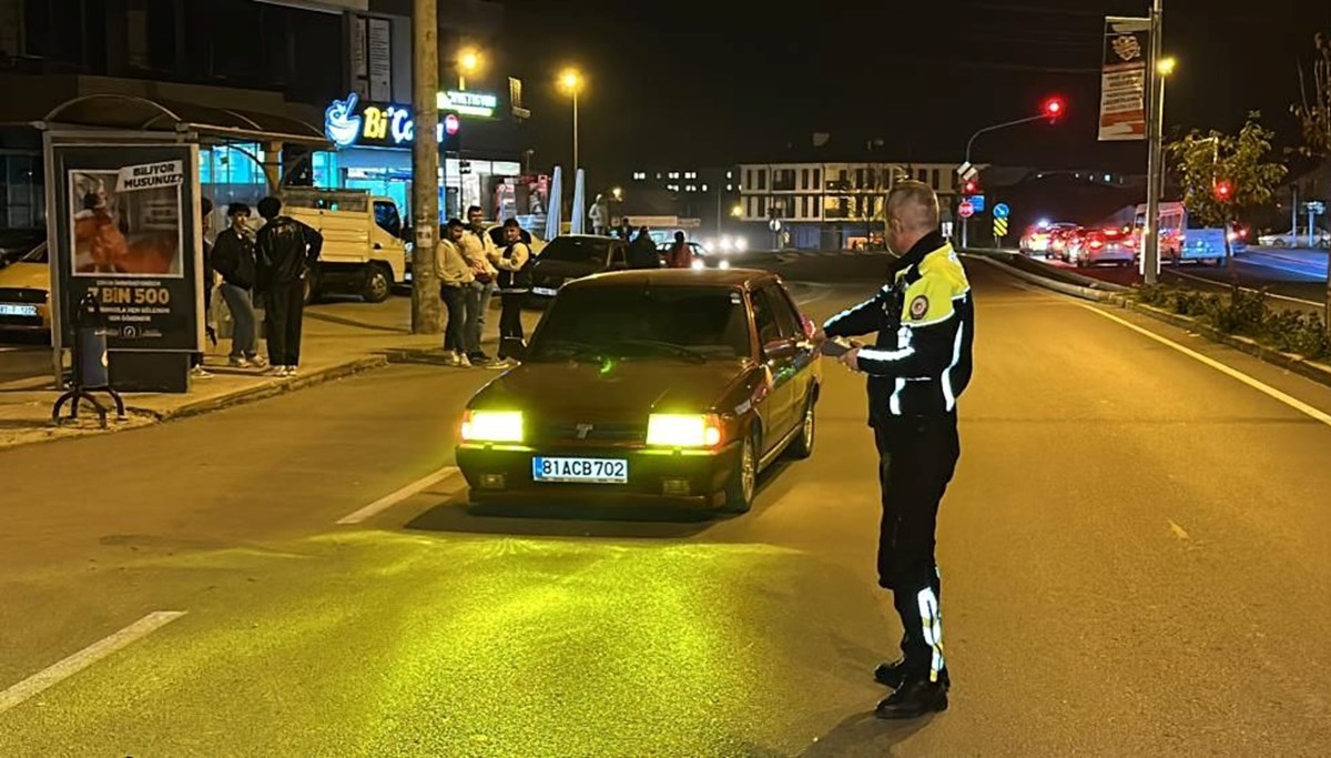 Düzce’de araçlara ışık donanımı denetimi Düzce’de araçlara ışık donanımı denetimi