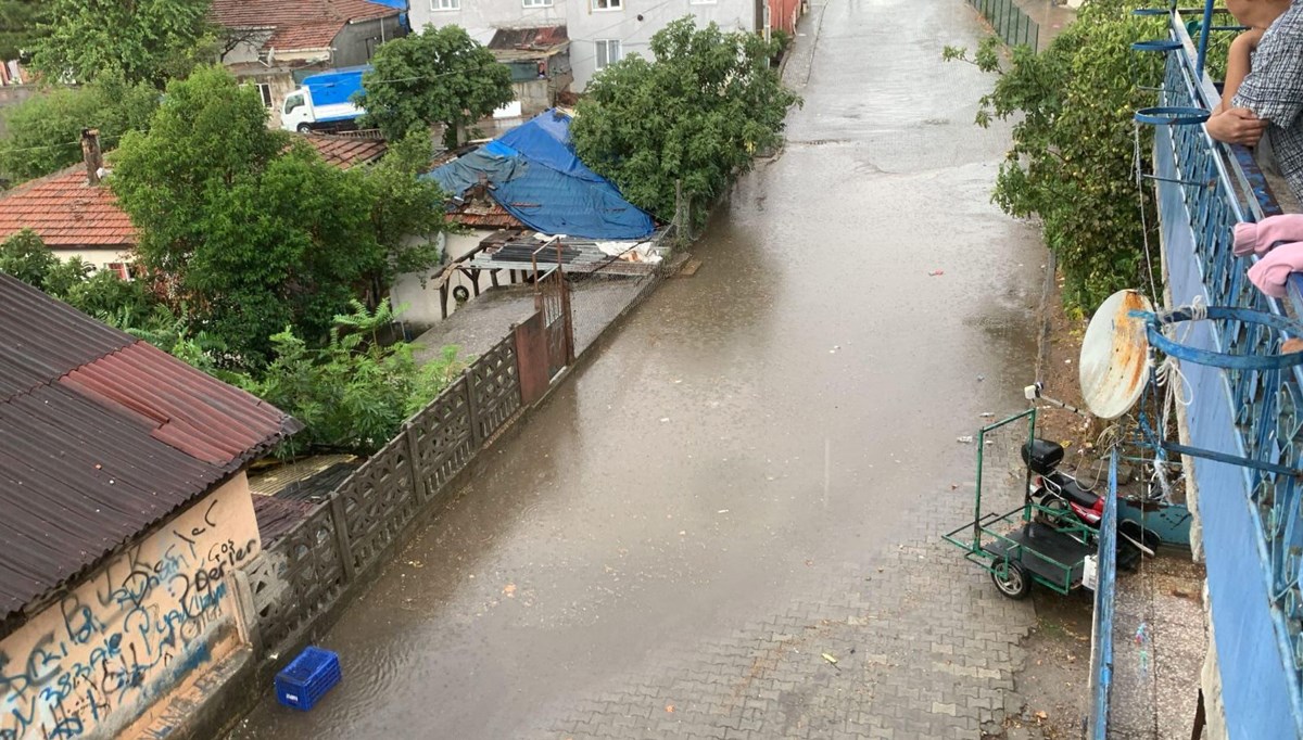 Meteoroloji uyarmıştı: Derince sular altında kaldı Meteoroloji uyarmıştı: Derince sular altında kaldı