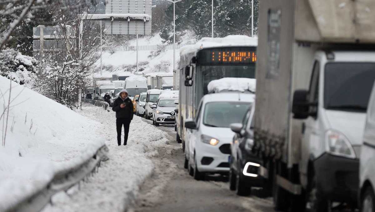 Bakan Karaismailoğlu: İstanbul'da tüm yollarımız trafiğe açıldı