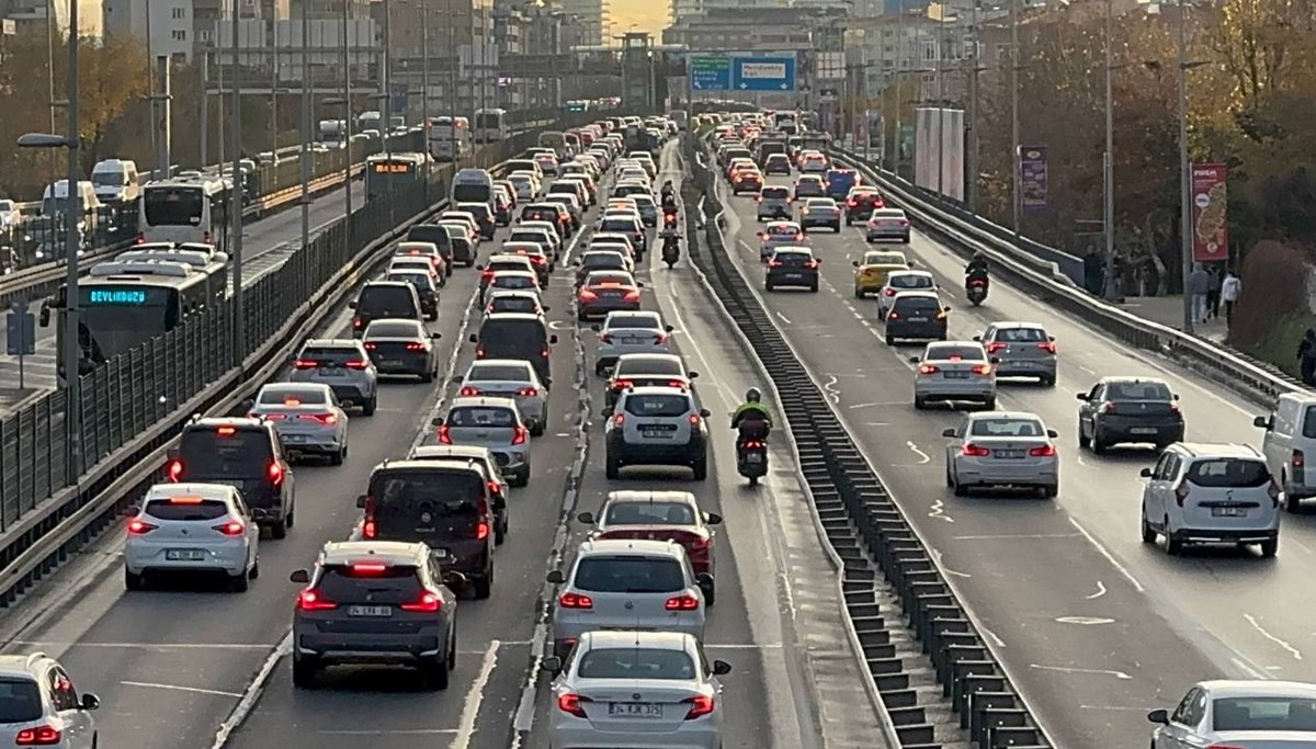 Haftanın ilk iş gününde trafik yoğunluğu