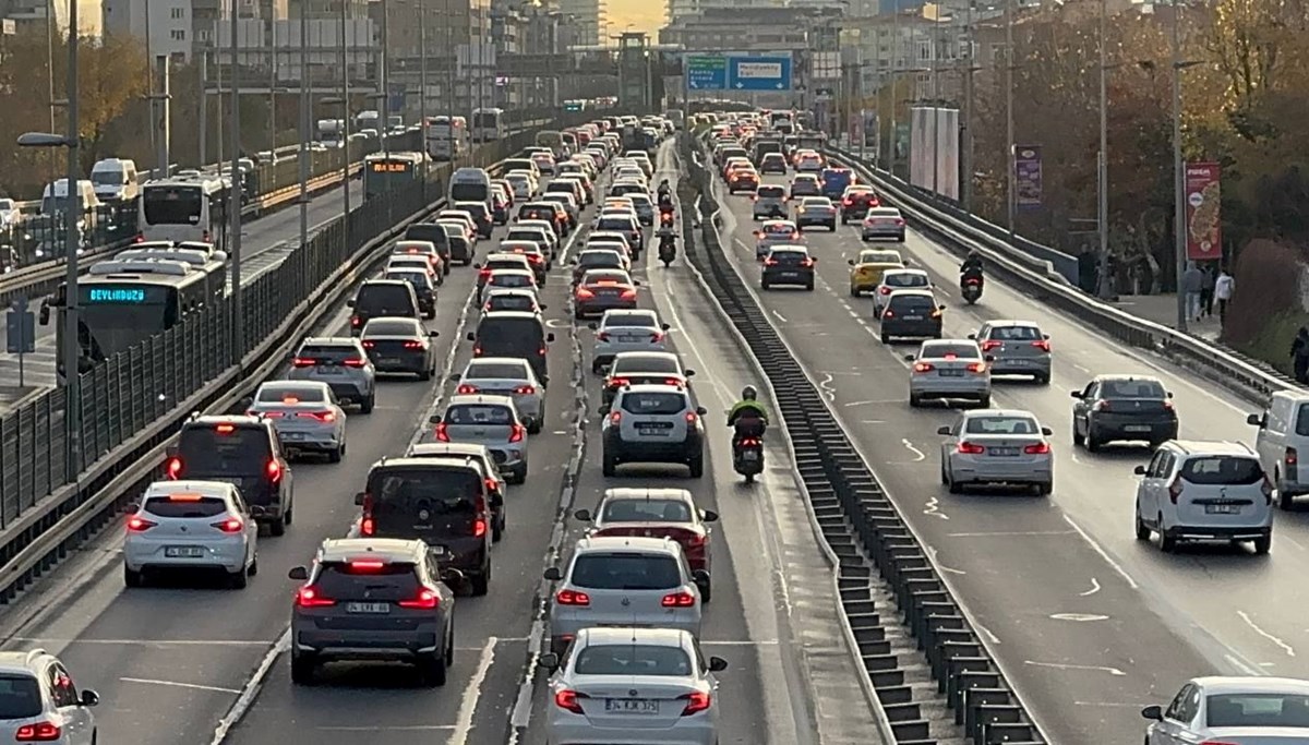 Haftanın ilk iş gününde trafik yoğunluğu Haftanın ilk iş gününde trafik yoğunluğu