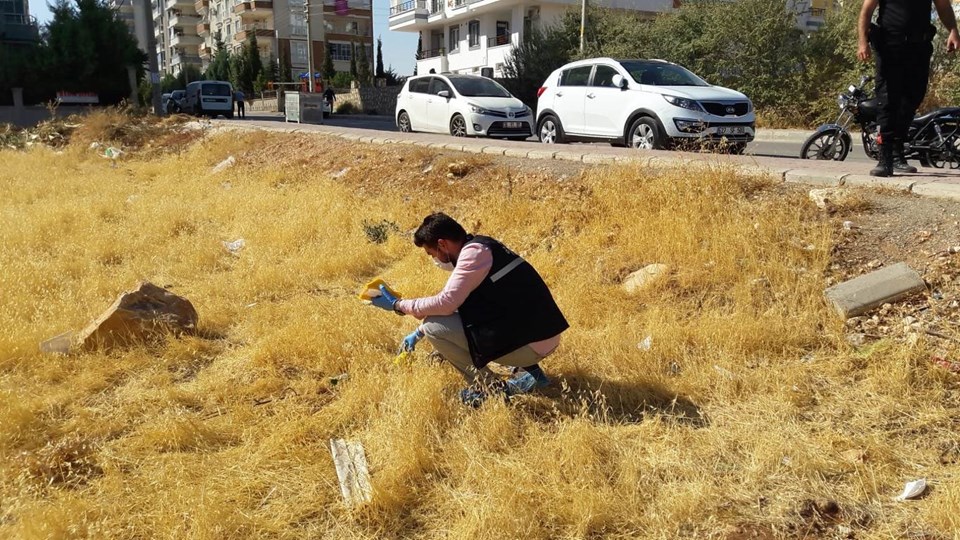 Boşanmak isteyen eşini boş araziye kadar kovalayıp tüfekle vurdu - 1