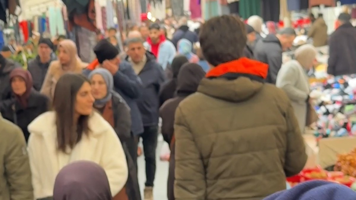 Bölge sakinleri kurulan pazarı günümüz koşullarına uygun olmadığını savundu