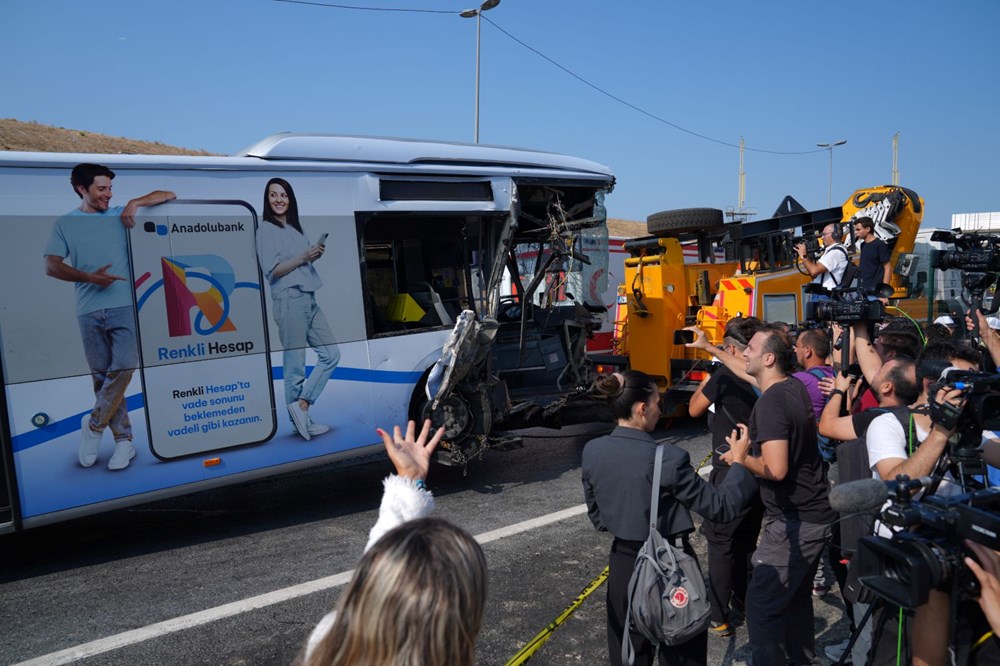 SON DAKİKA HABERİ: Küçükçekmece'de metrobüs kazası: 1 ölü, 4'ü ağır 35 yaralı - 9