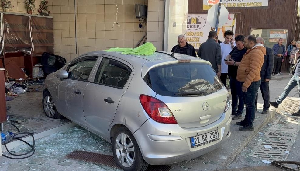 Kontrolden çıktı, fırına daldı: Dört yaralı