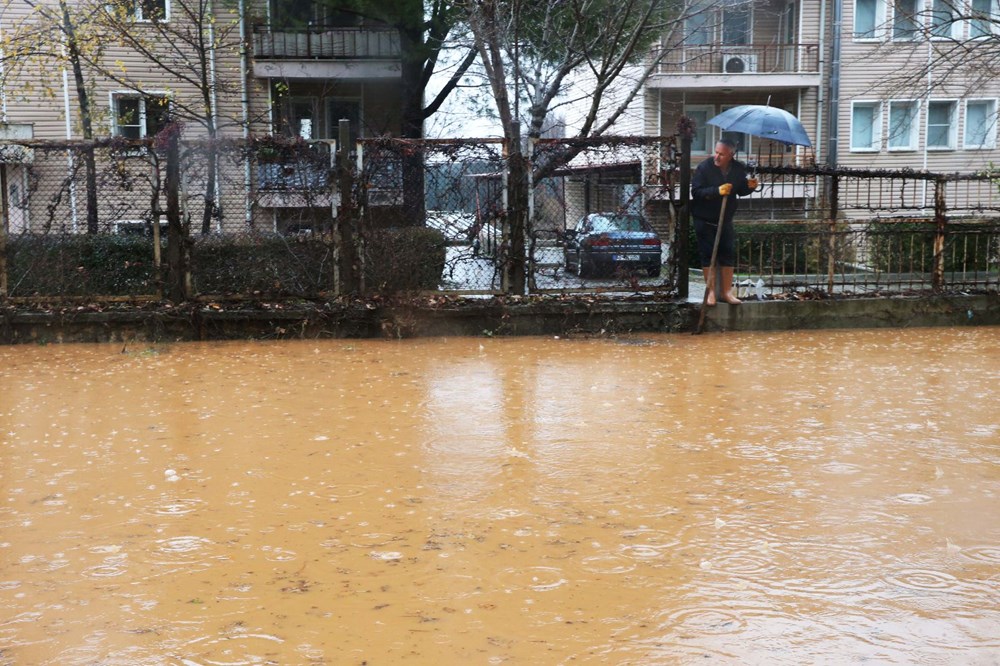 Metrekareye 106 kilo yağış düştü! Cadde ve yollar göle döndü - 4