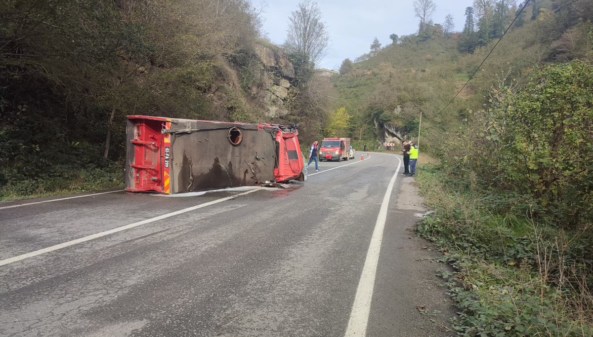 İtfaiye aracı kaza yaptı: İki yaralı