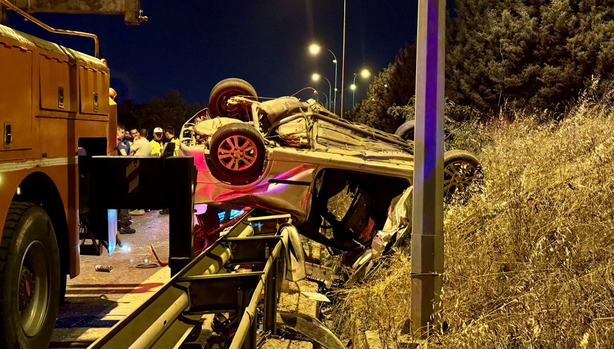 Kocaeli'de feci kaza: Bariyere çarparak devrilen otomobildeki 3 kişi öldü