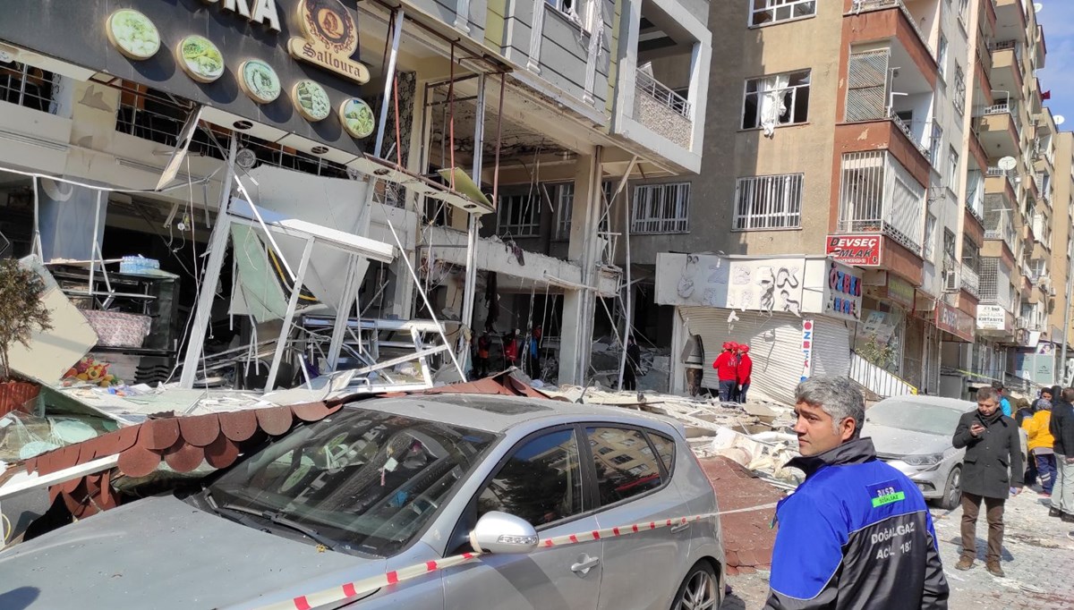 Şanlıurfa'daki 2 kişinin öldüğü tüp patlamasında 3 gözaltı Şanlıurfa'daki 2 kişinin öldüğü tüp patlamasında 3 gözaltı